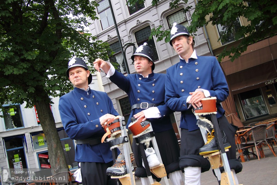 2011-07-03 Theater Irrwisch - The Bobbies (Deventer Op Stelten) 001 (1)